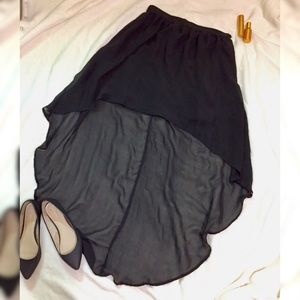 ✨ NEW✨High-low black skirt